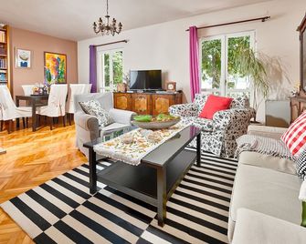 Charming seafront villa Magnolia, 4 in Bijela, Bay of Kotor / 6 guests - Bijela - Salon