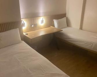 Exhibition Court Hotel 4 - London - Schlafzimmer