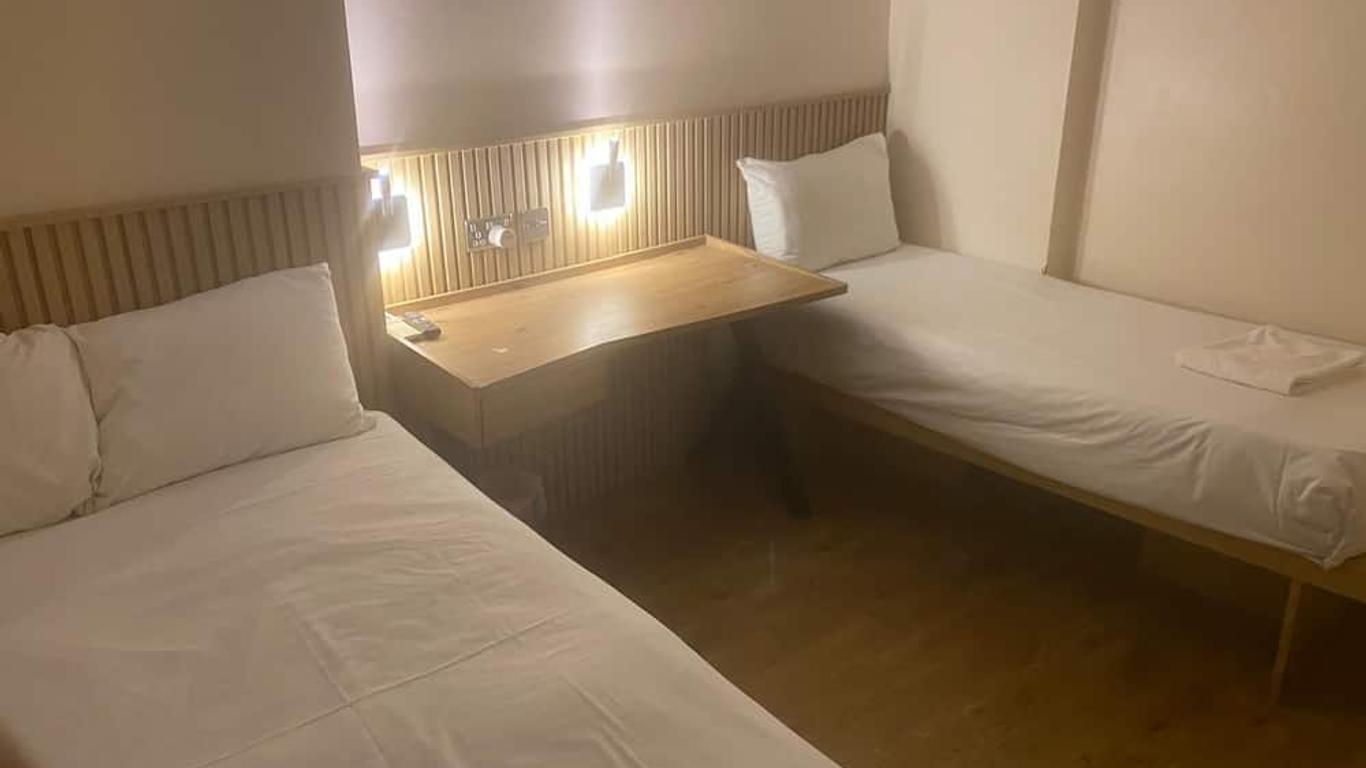 Exhibition Court Hotel 4
