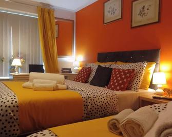 10 Guests - Garden - Quiet Retreat Cottage - Walsall - Bedroom