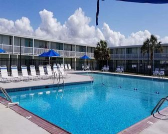Cute little condo poolside Ground Floor with Beach access. Family friendly. - Atlantic Beach - Pool