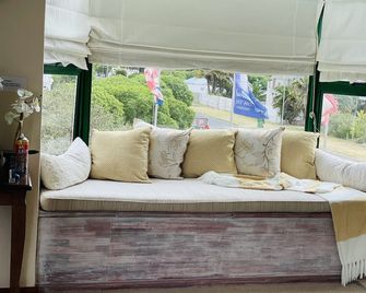 Sandra's Guest House - Langebaan - Sala de estar