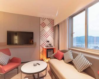 Borrman Hotel (Wuzhou Qiloucheng) - Wuzhou