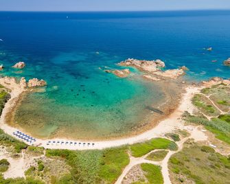 Red Sun Village - Isola Rossa