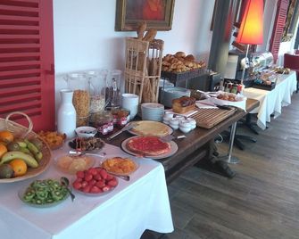 Hôtel du Bois Blanc Domaine d'Epeyssoles Georges Blanc - Vonnas - Buffet