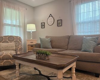 No Cleaning Fee Quiet Stay Near Base & Memphis Fast Wifi - Millington - Wohnzimmer