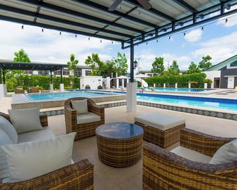 The Mansion Boutique Hotel - Mabalacat - Pileta