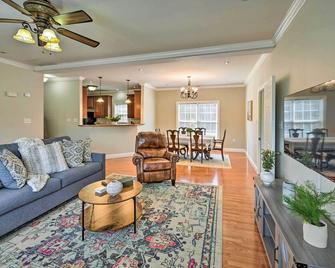 Stokesdale Vacation Rental w/ Game Room! - Stokesdale - Living room