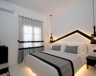 Divelia Hotel - Perissa - Bedroom