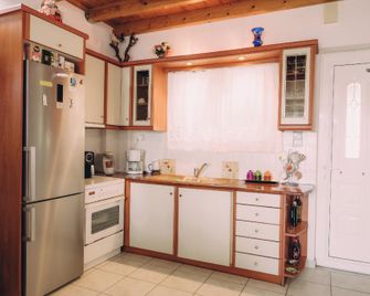 Yiannis' Maizonette Ancient Olympia - Happy Rentals - Olympia - Kitchen