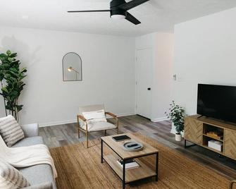 'Morning View 1' Cozy Modern Stay - College/Hiking - Berea - Obývací pokoj