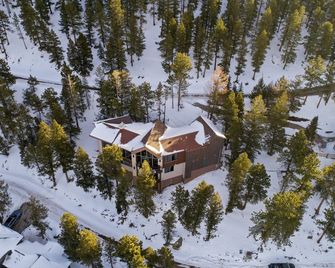 Skyes Peak - Beautiful NEW home with breathtaking views of the Mountains - Estes Park - Building