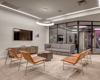 Nice Les 2br W/ Doorman, Gym, Outdoor Space & Elevator, By Blueground - 뉴욕 - 로비