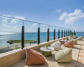 Canopy by Hilton Okinawa Miyako Island Resort - מיאקוג'ימה - מרפסת