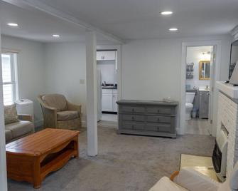 Cozy Cottage in Oakwood Resort - Syracuse - Living room