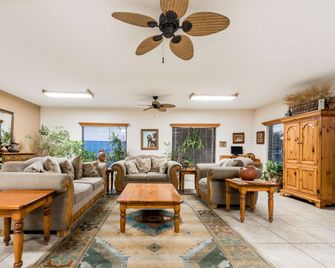 Super 8 by Wyndham Waco/Mall area TX - Waco - Phòng khách