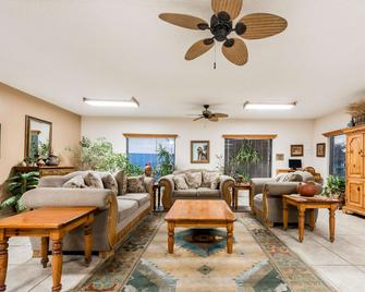 Super 8 by Wyndham Waco/Mall area TX - וואקו - סלון