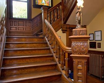 Beaufort House Inn - Asheville - Escaleras