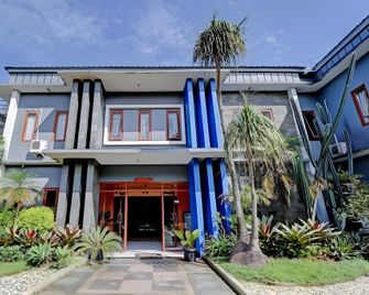 Hotel O Harumi Family Homestay - Wonosobo - Building