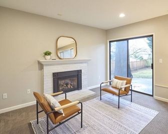 Experience Woodinville Wine Country/Downtown Bothell - Bothell - Huiskamer