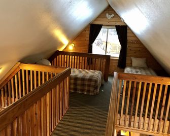 Riverside Cabins at Susitna River Lodge - Talkeetna - Stairs