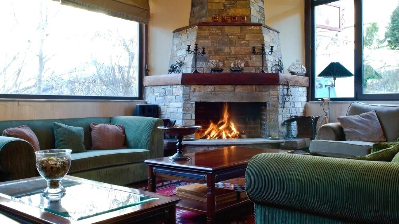 ألكيستيس هوتل