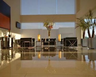 Hotel Lois Express Monterrey Aeropuerto La Fe - Ciudad Apodaca - Lobby