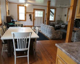 Fly Fisherman Getaway! - Starlight - Comedor