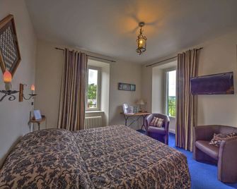 Logis Hôtel de Paris - Murol - Schlafzimmer