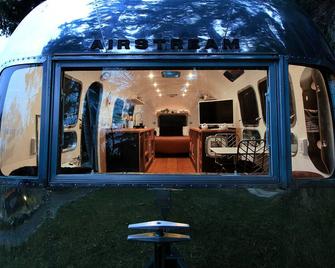 Wildernest Mountainside Airstream Getaway - Bowen Island - Edificio