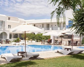 Polos Hotel Paros - Parikia - Piscina