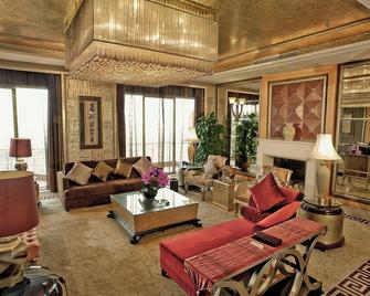 Royal Garden Hotel - Dongguan - Living room