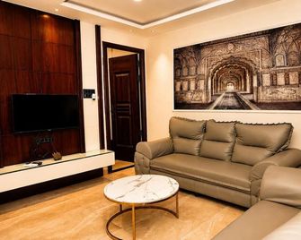 Shiv Resort & Palace - Shivpuri - Living room