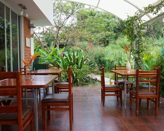 Mindo Real - Mindo - Patio