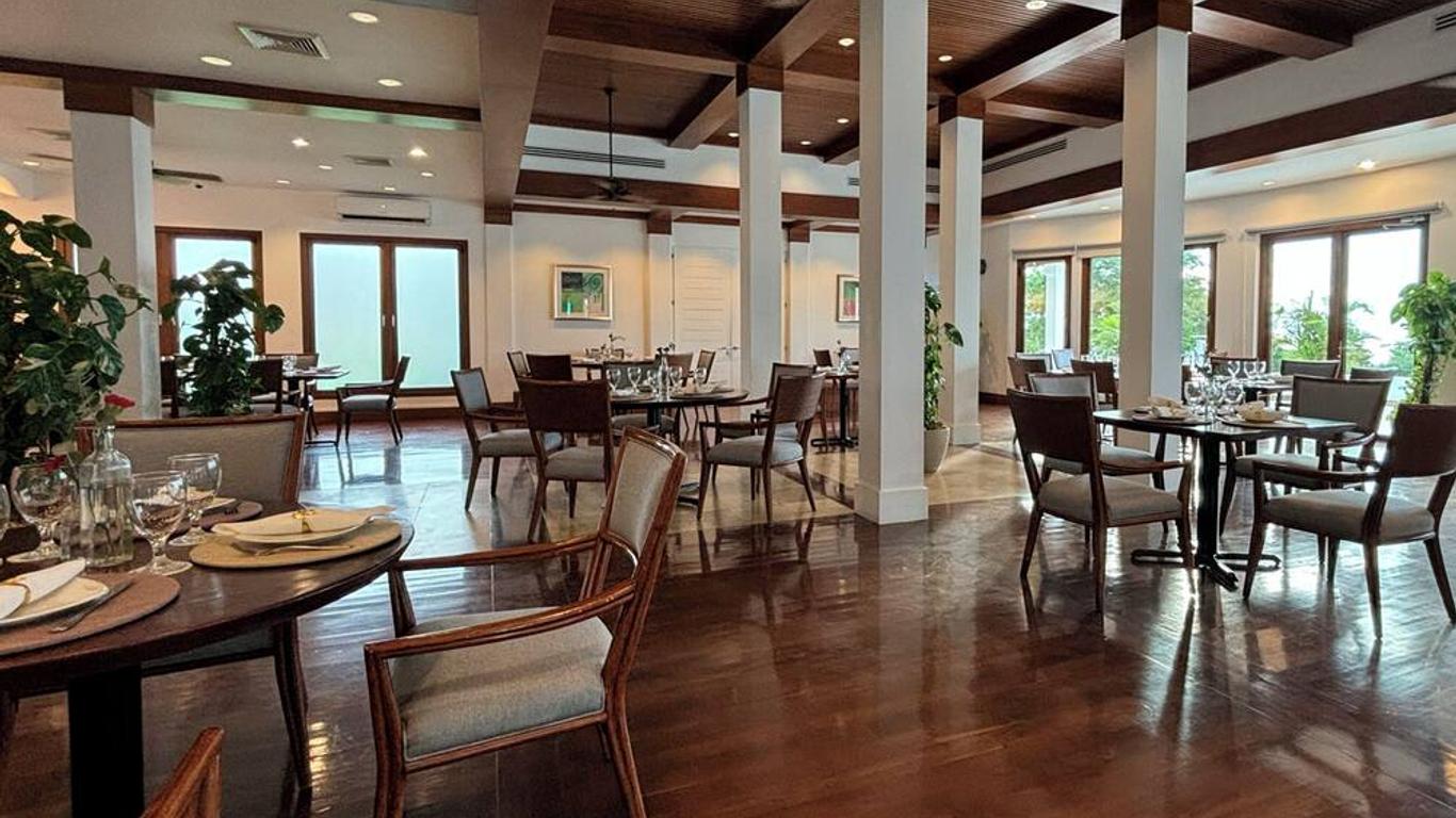 Las Verandas Hotel & Villas