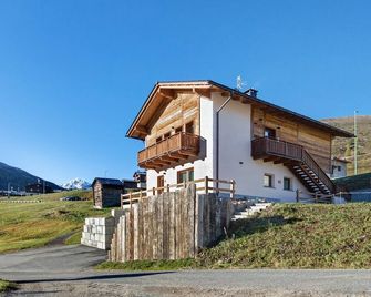 Apartment 'Val Tort' with Mountain View, Shared Garden and Wi-Fi - Trepalle - Building