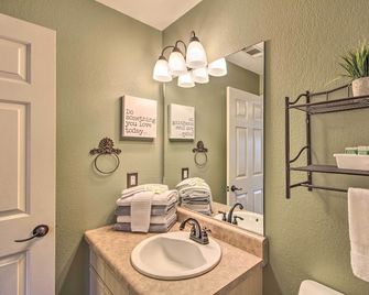 Near Branson Strip! Water-View Condo w/ Balcony - Branson - Bathroom