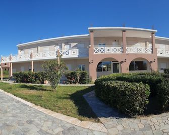 Odos Oneiron Tavronitis Bay - Tavronitis - Edificio