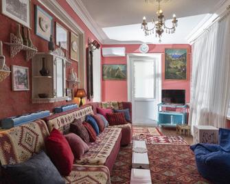 Elia Boutique Hostel & Apart-Hotel - Tbilisi - Sala de estar