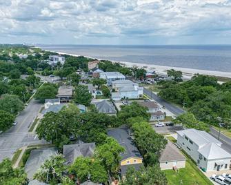 Tranquil 2nd floor Apartment - Gulfport - Outdoors view