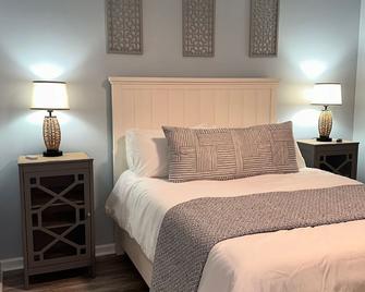 Pool And Pickleball! Perfectly Located 1st Floor Condo, Close To Everything - Southport - Slaapkamer