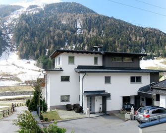 Apartment Falch by Interhome - Flirsch - Gebouw