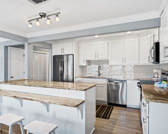 Harbur Arms - Pet Friendly - Rosemary Beach - Kitchen