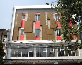 RedDoorz Plus near Mall Ciputra Jakarta - Yakarta - Edificio