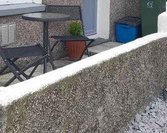 Cosy Mews House Close to Harbour - Porthmadog - Terasa