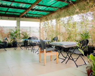 Hg Palace Lodge - Accra - Serambi