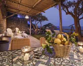 Costa Del Capitano Seaside Villas - Ischia - Patio