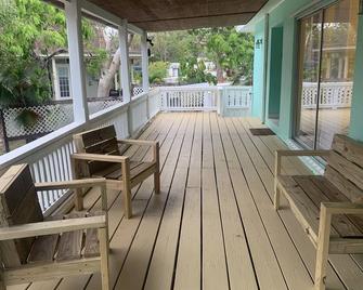 Private Villa, 2 minutes from the beach, 4 minutes to Georgetown - Georgetown - Balkon