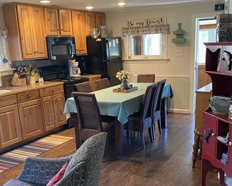 Family Camp, Jackson River; Fly fishing, Rafting, Kayaking, Hiking, Bikingbr - Covington - Kitchen