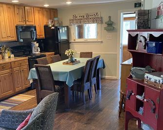 Family Camp, Jackson River; Fly fishing, Rafting, Kayaking, Hiking, Bikingbr - Covington - Kitchen